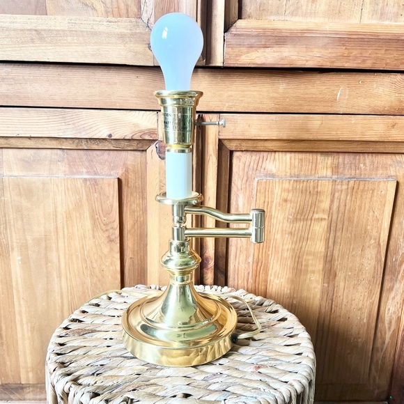 Underwriters Laboratories Vintage Brass Swing Arm Portable Desk Table Lamp - Picture 4 of 17